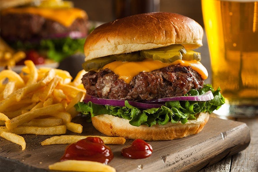 We invite you to try our delicious and succulent cheeseburger! You can place your order now.