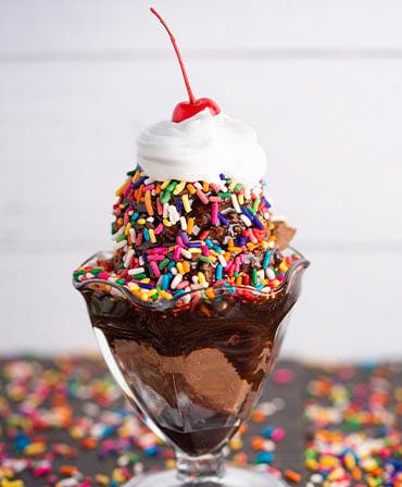 Enjoy a refreshing and delicious sundae! Place your order now!