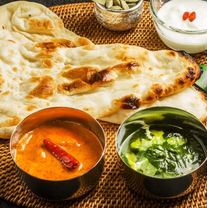 Order delicious sides and starters, chili sauce, naan breads from Mosalla Hut