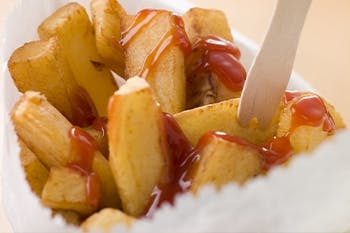 Chips with tomato sauce