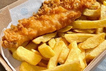 Chips with tomato sauce