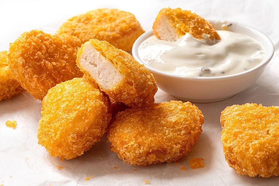 Nuggets with a garlic mayonnaise dip