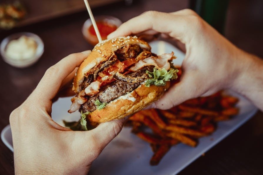 Delicious and juicy cheeseburger from Grilliano (Newark)