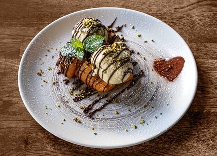 Tasty desserts served at Loro di Napoli (South Ealing) Tasty desserts served at Loro di Napoli (South Ealing)