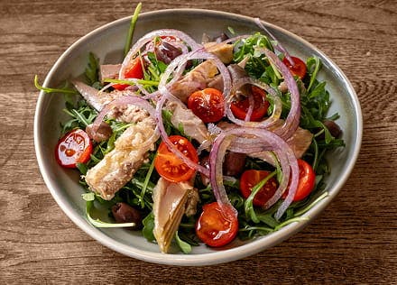 Fresh salad served at Loro di Napoli (South Ealing) Fresh salad served at Loro di Napoli (South Ealing)