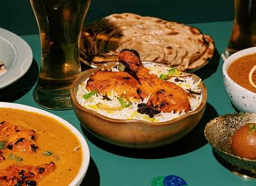 Chicken with rice at Bombay Lounge (Peatmoor)