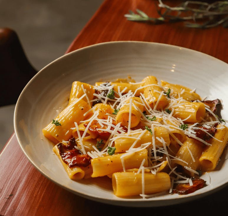 Order authentic Italian pasta dishes from Da Vinci Restaurant (Swindon)